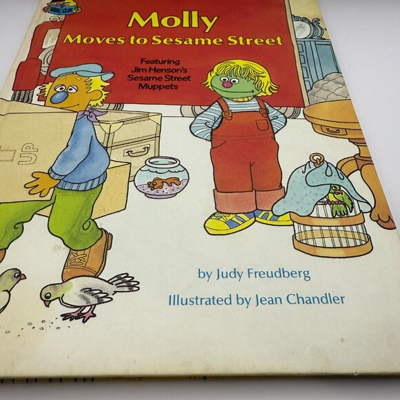Vintage 1980 Sesame Street Book Club Molly Moves to Sesame Street 1st Edition VG - Picture 3 of 4